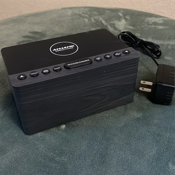 ANJANK Wooden Digital Alarm Clock FM WIRELESS SMARTPHONES CHARGER - Picture 4 of 14